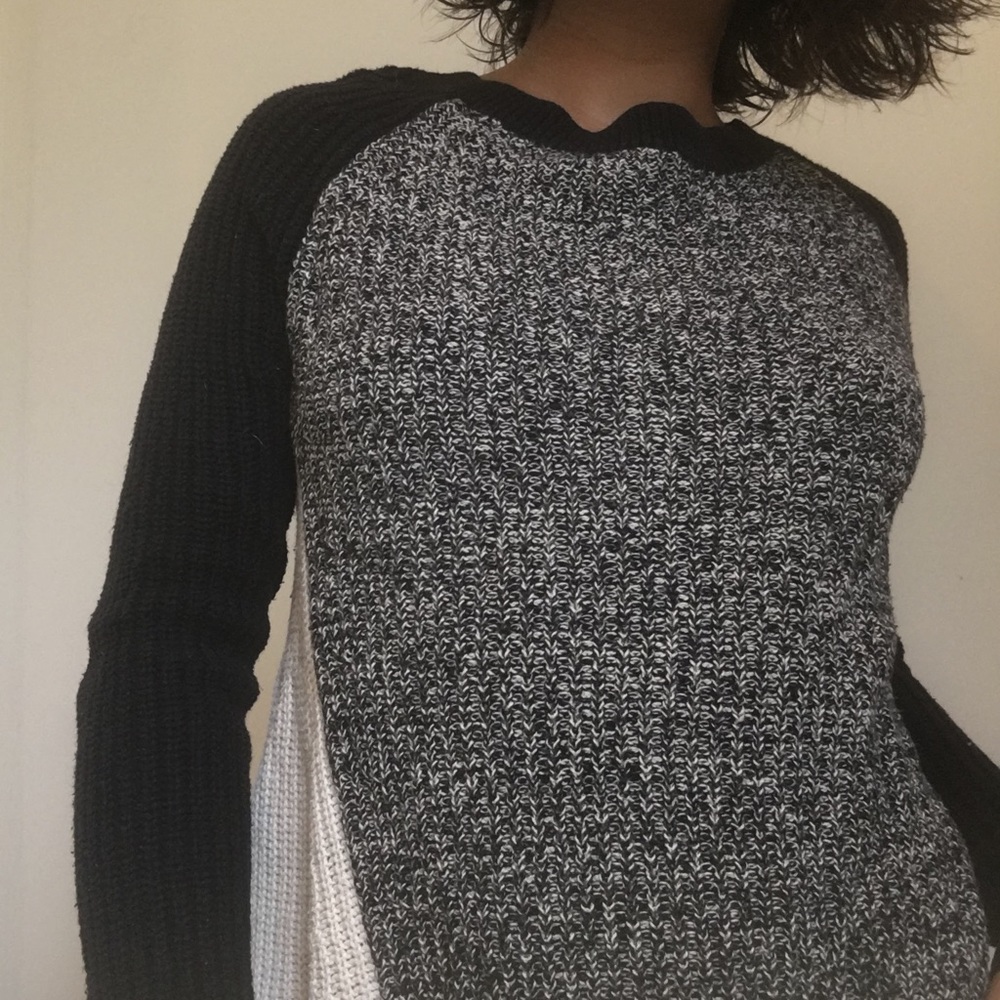 Express Tri-Color Knit Crew - Picture 2 of 3